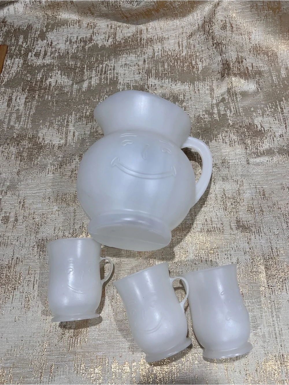 Vintage Kool Aid Man 2 Quart Plastic Pitcher And 2 Cups 1980's Vintage